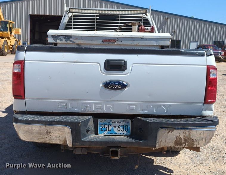 image for item MY9490 2015  Ford F250 Super Duty  Crew Cab pickup truck