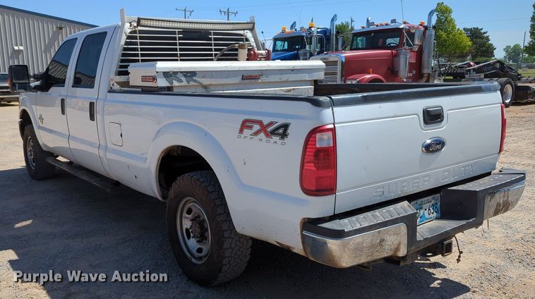 image for item MY9490 2015  Ford F250 Super Duty  Crew Cab pickup truck