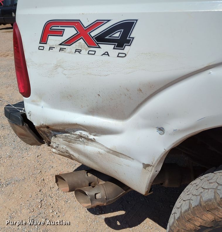 image for item MY9490 2015  Ford F250 Super Duty  Crew Cab pickup truck