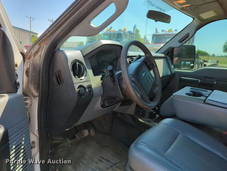 image for item MY9490 2015  Ford F250 Super Duty  Crew Cab pickup truck