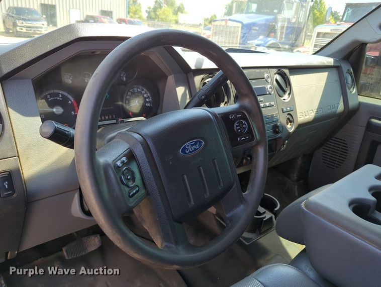 image for item MY9490 2015  Ford F250 Super Duty  Crew Cab pickup truck