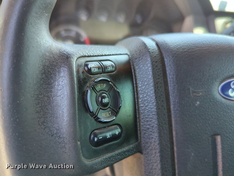 image for item MY9490 2015  Ford F250 Super Duty  Crew Cab pickup truck