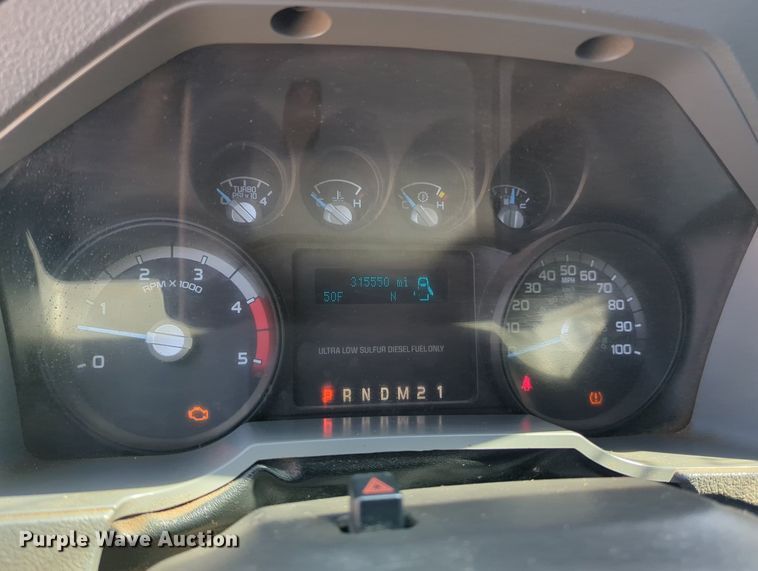 image for item MY9490 2015  Ford F250 Super Duty  Crew Cab pickup truck