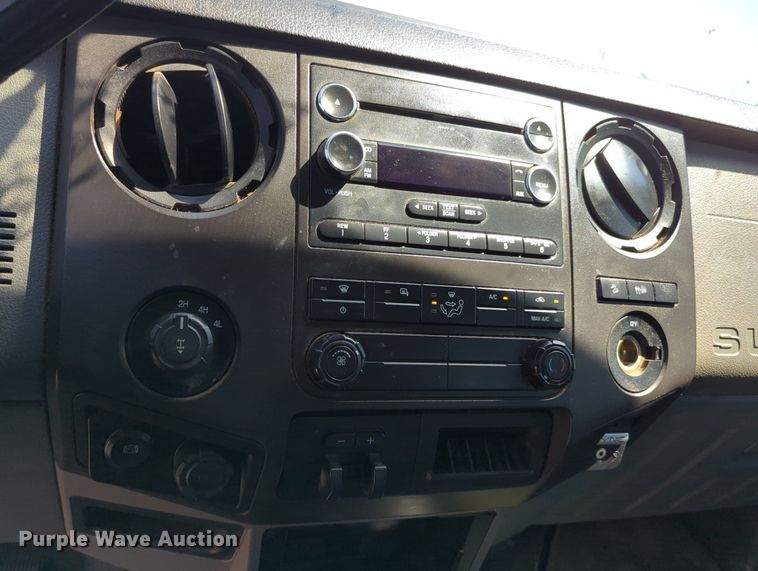 image for item MY9490 2015  Ford F250 Super Duty  Crew Cab pickup truck