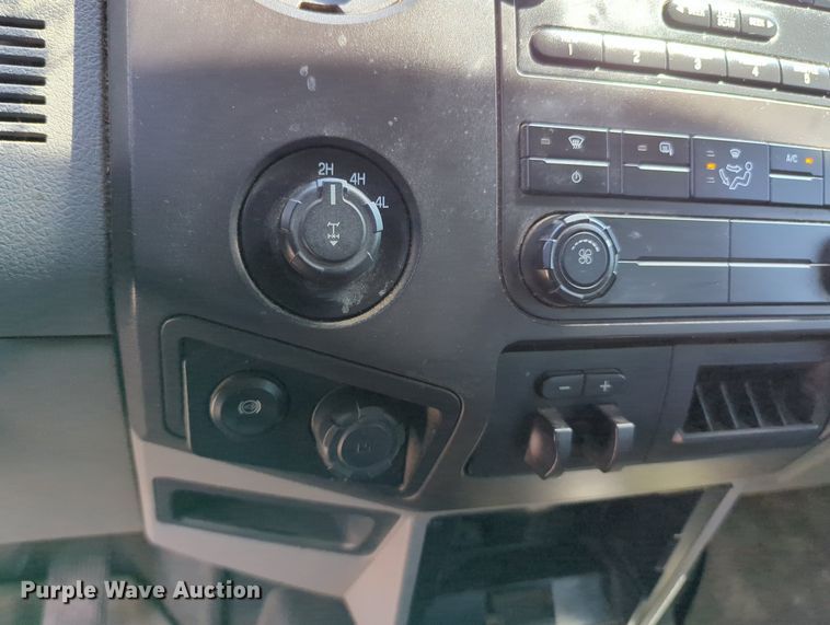 image for item MY9490 2015  Ford F250 Super Duty  Crew Cab pickup truck