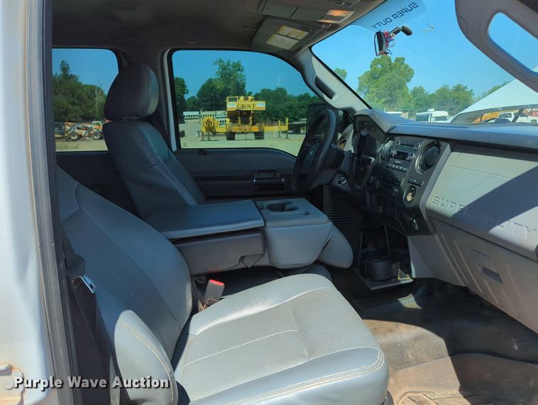 image for item MY9490 2015  Ford F250 Super Duty  Crew Cab pickup truck