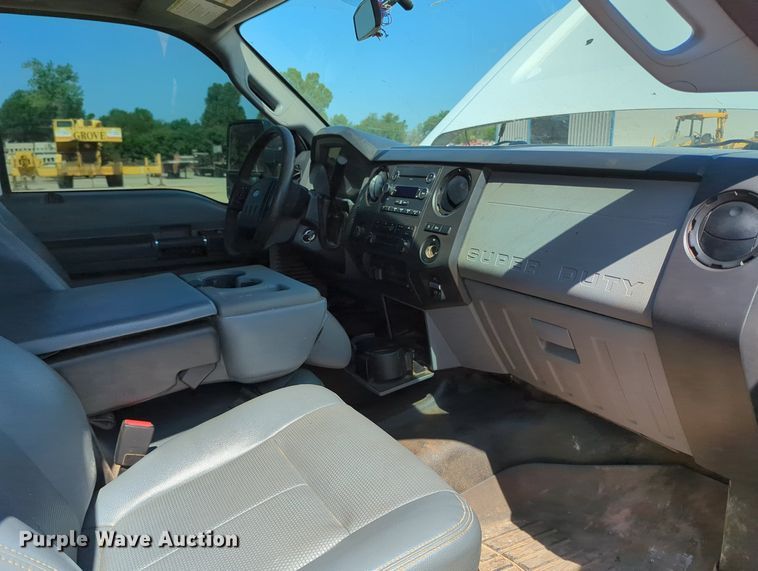 image for item MY9490 2015  Ford F250 Super Duty  Crew Cab pickup truck