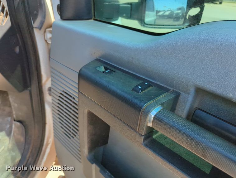 image for item MY9490 2015  Ford F250 Super Duty  Crew Cab pickup truck