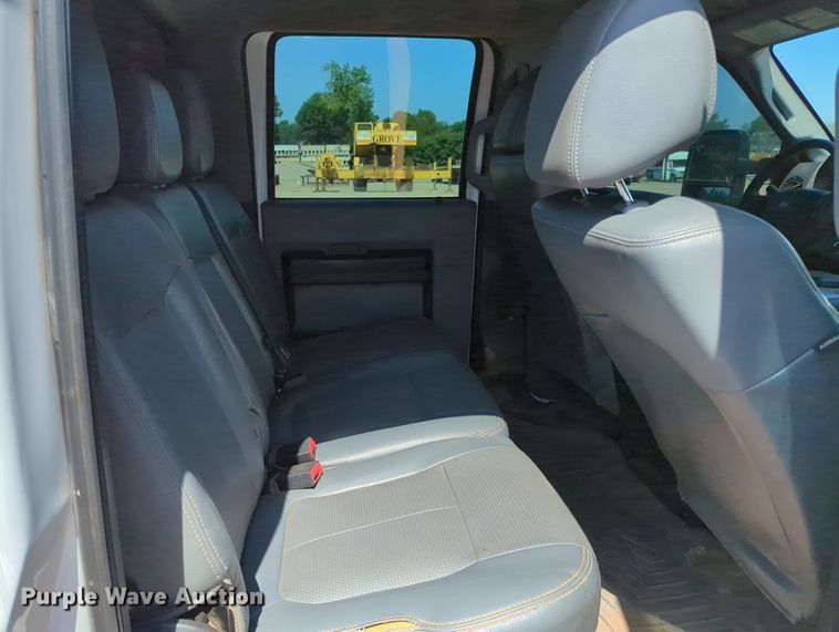 image for item MY9490 2015  Ford F250 Super Duty  Crew Cab pickup truck