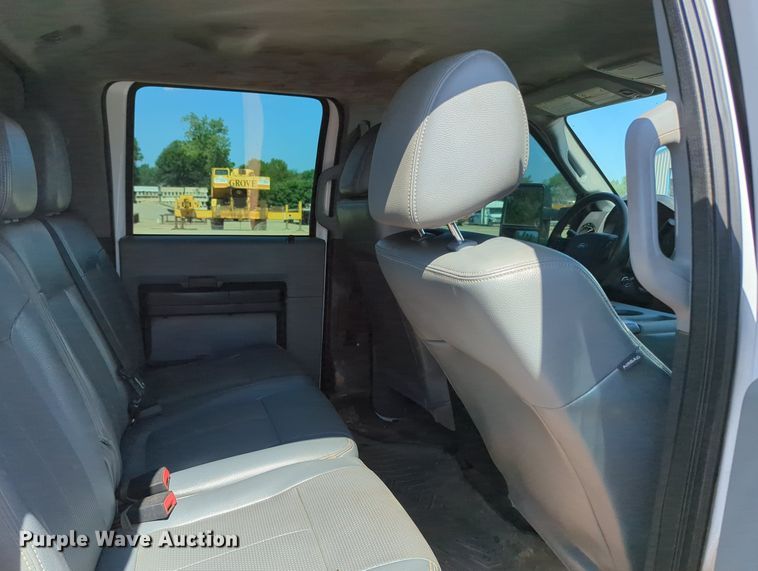 image for item MY9490 2015  Ford F250 Super Duty  Crew Cab pickup truck