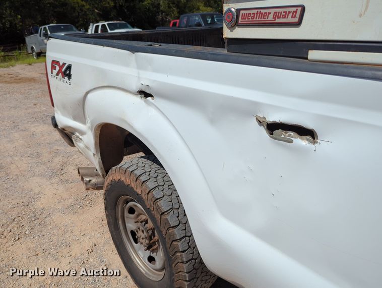 image for item MY9490 2015  Ford F250 Super Duty  Crew Cab pickup truck