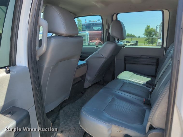 image for item MY9490 2015  Ford F250 Super Duty  Crew Cab pickup truck