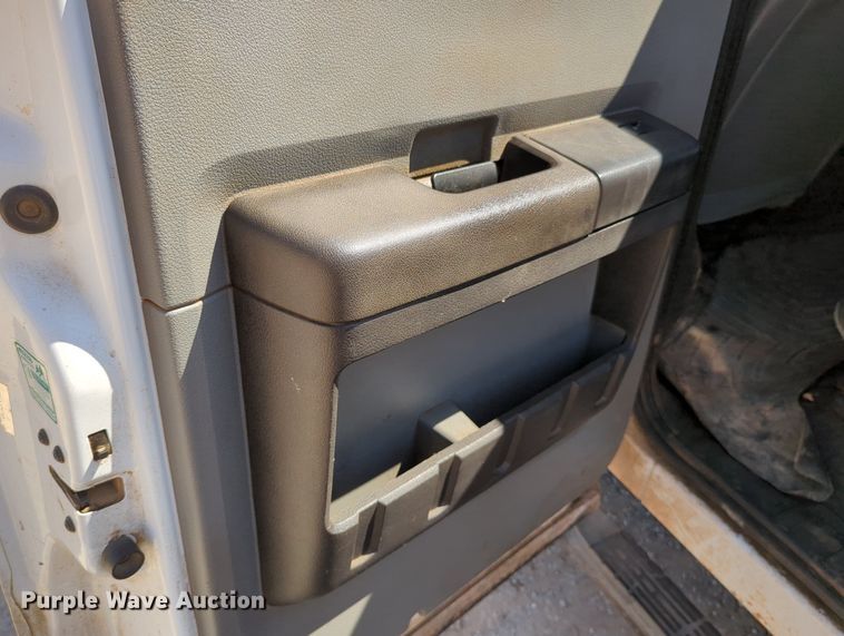 image for item MY9490 2015  Ford F250 Super Duty  Crew Cab pickup truck