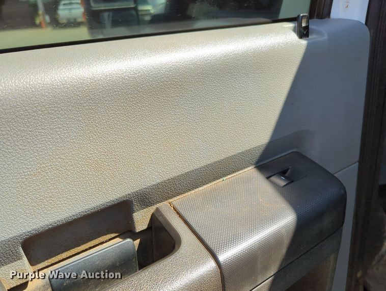 image for item MY9490 2015  Ford F250 Super Duty  Crew Cab pickup truck