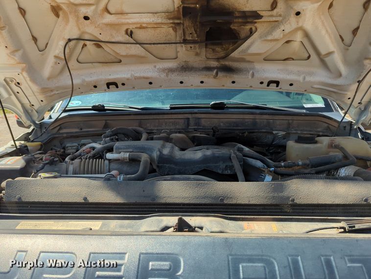 image for item MY9490 2015  Ford F250 Super Duty  Crew Cab pickup truck