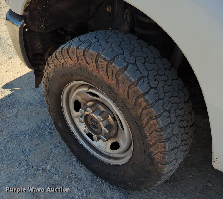 image for item MY9490 2015  Ford F250 Super Duty  Crew Cab pickup truck