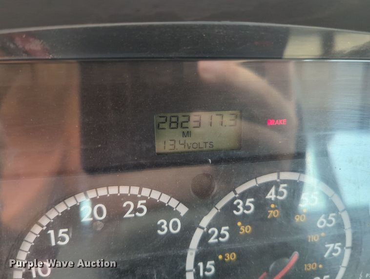 image for item MY9491 2006 Freightliner M2  roll-off container truck