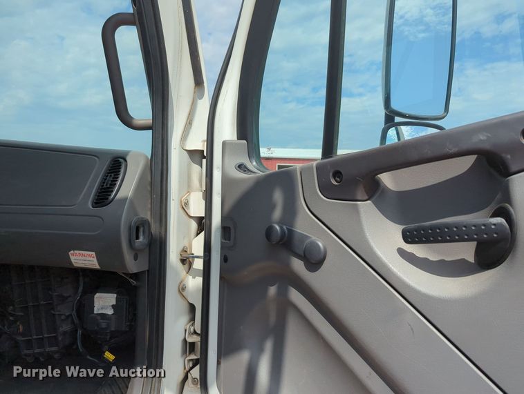 image for item MY9491 2006 Freightliner M2  roll-off container truck