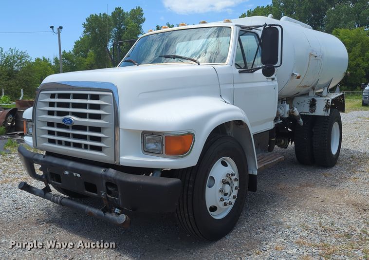 image for item MY9501 1998 Ford F800  water truck