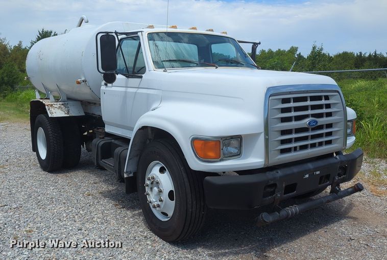 image for item MY9501 1998 Ford F800  water truck