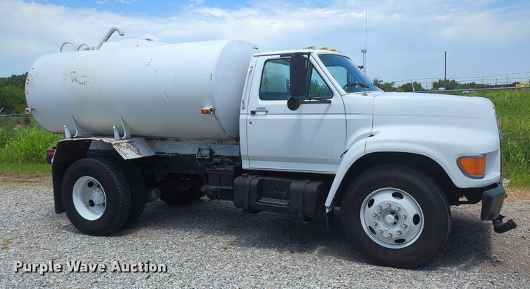 image for item MY9501 1998 Ford F800  water truck