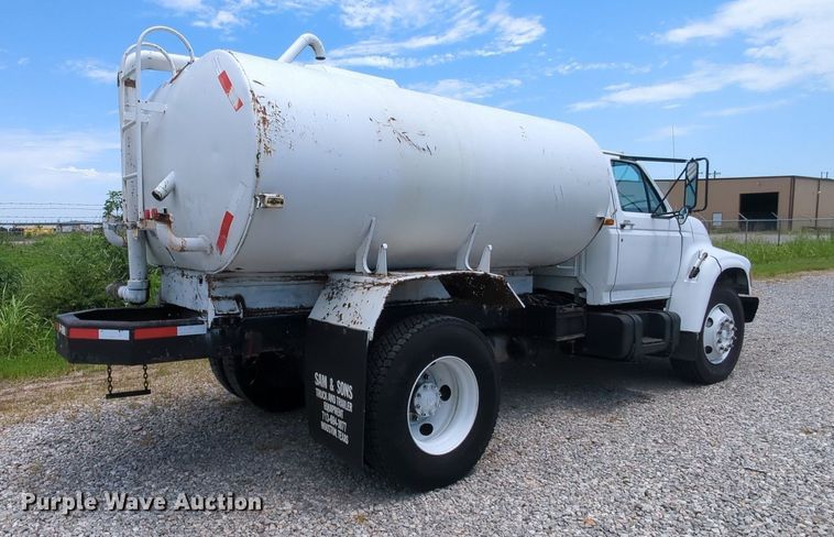 image for item MY9501 1998 Ford F800  water truck