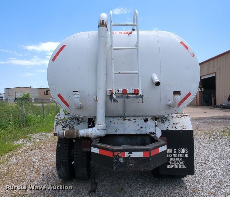 image for item MY9501 1998 Ford F800  water truck