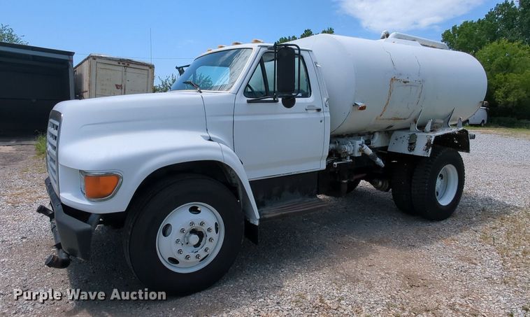 image for item MY9501 1998 Ford F800  water truck