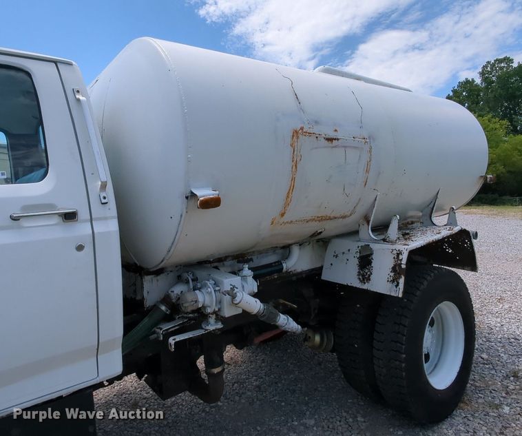 image for item MY9501 1998 Ford F800  water truck