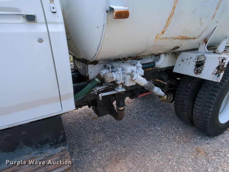 image for item MY9501 1998 Ford F800  water truck