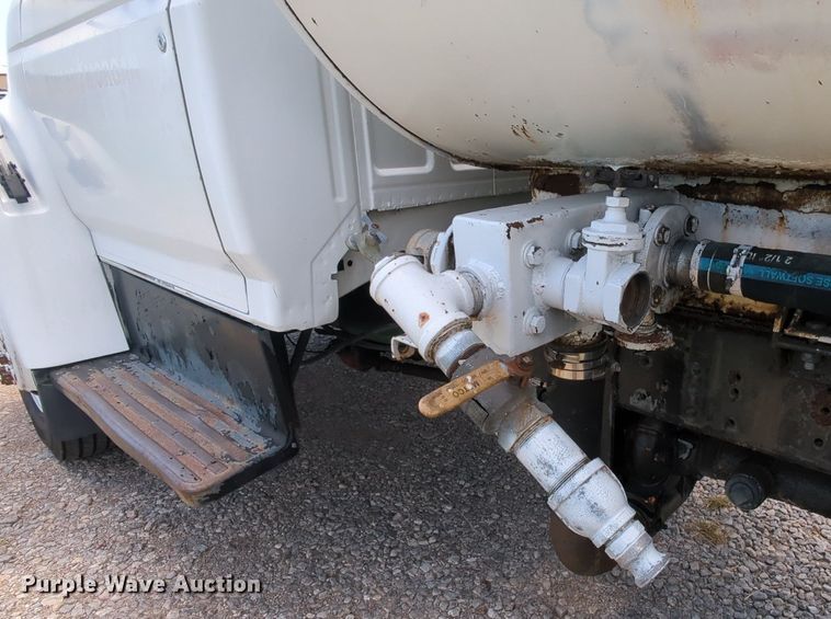 image for item MY9501 1998 Ford F800  water truck