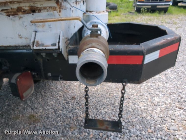 image for item MY9501 1998 Ford F800  water truck