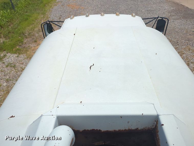 image for item MY9501 1998 Ford F800  water truck