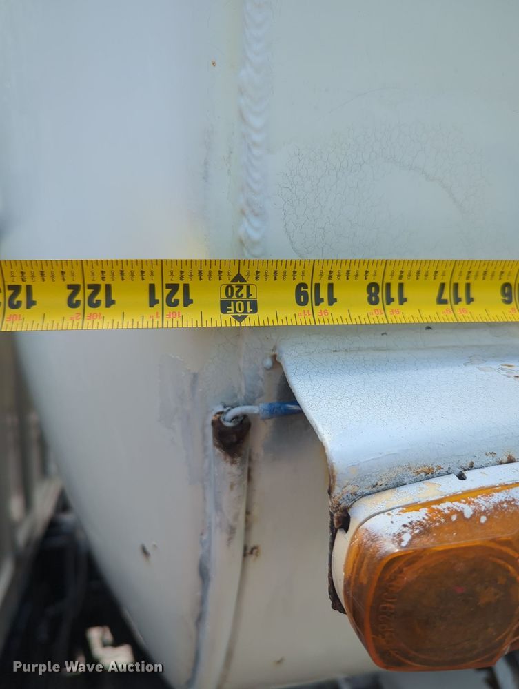 image for item MY9501 1998 Ford F800  water truck