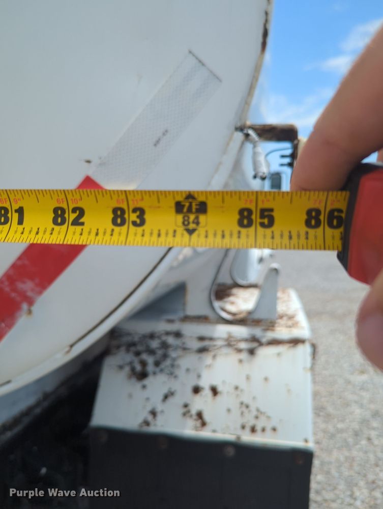 image for item MY9501 1998 Ford F800  water truck