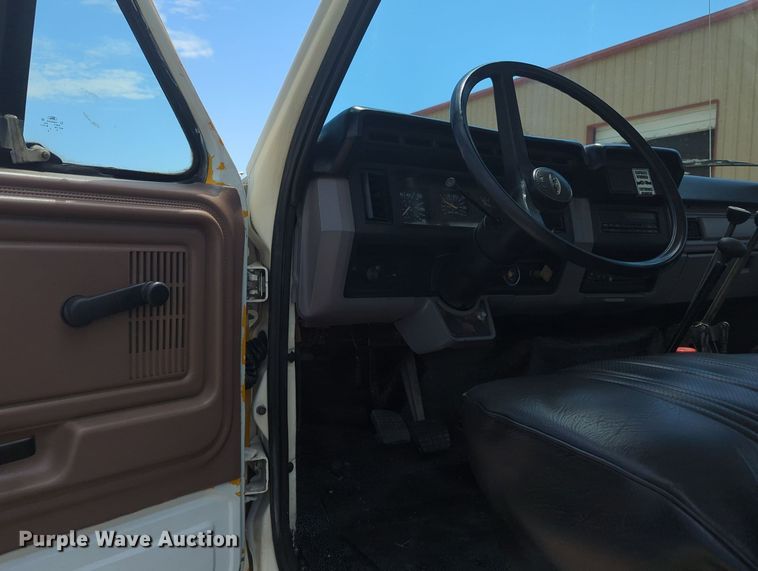 image for item MY9501 1998 Ford F800  water truck