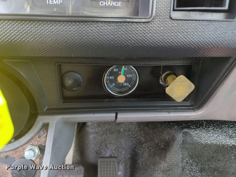 image for item MY9501 1998 Ford F800  water truck