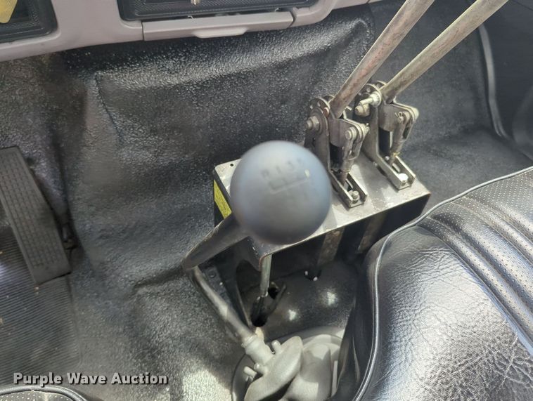 image for item MY9501 1998 Ford F800  water truck