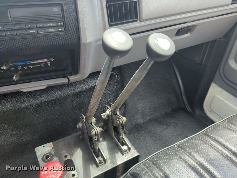 image for item MY9501 1998 Ford F800  water truck