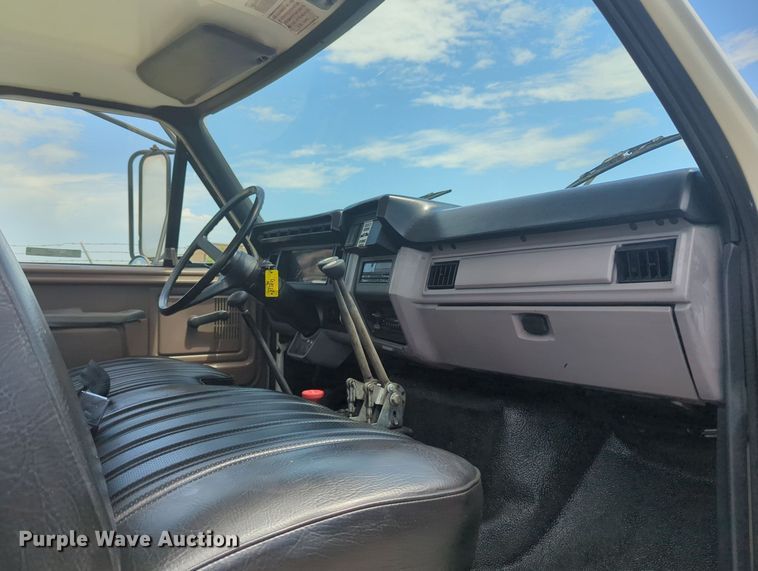 image for item MY9501 1998 Ford F800  water truck