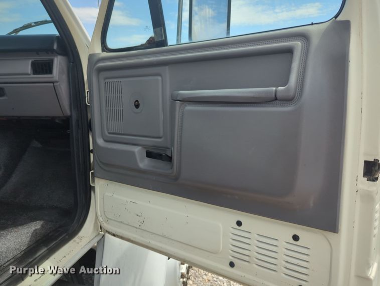 image for item MY9501 1998 Ford F800  water truck