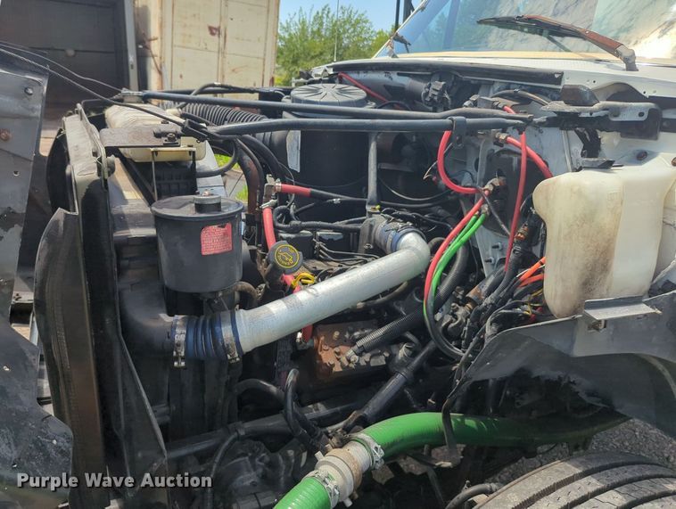 image for item MY9501 1998 Ford F800  water truck