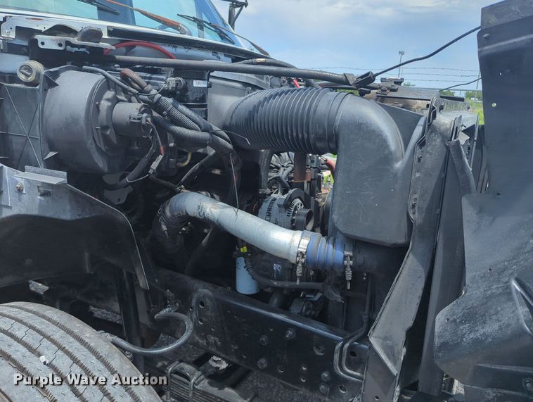 image for item MY9501 1998 Ford F800  water truck