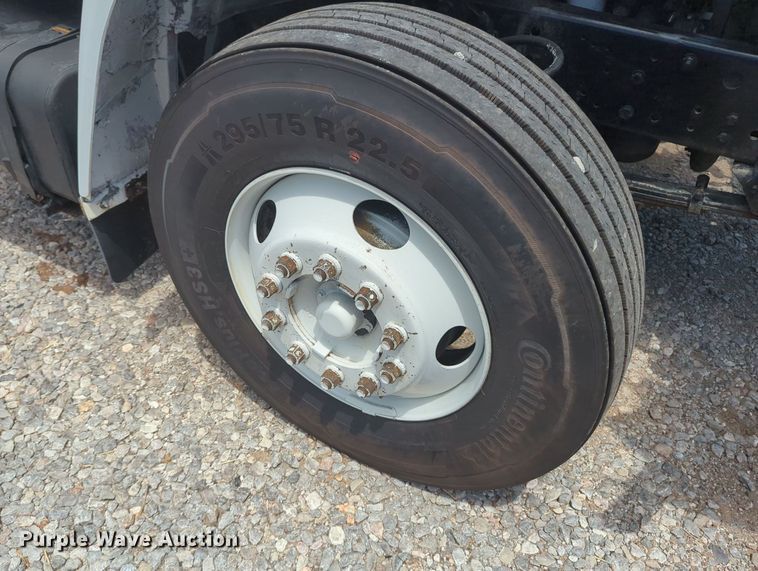 image for item MY9501 1998 Ford F800  water truck