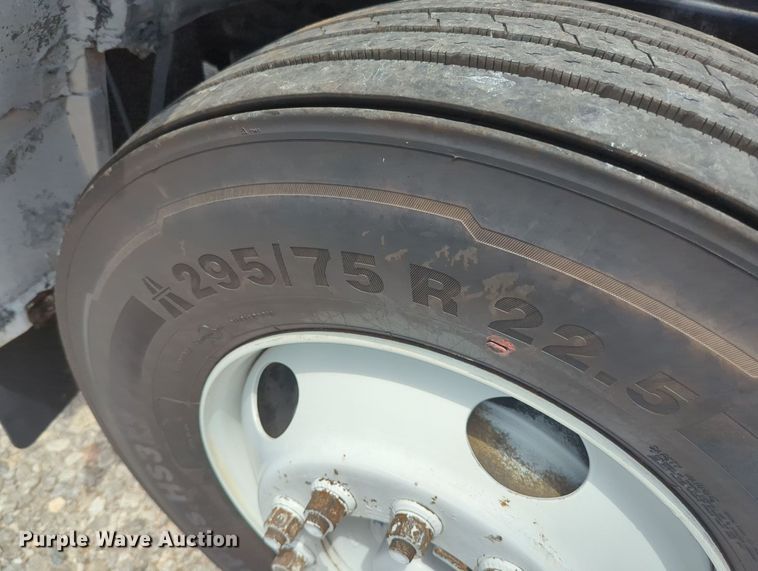 image for item MY9501 1998 Ford F800  water truck