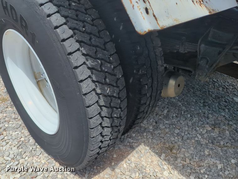 image for item MY9501 1998 Ford F800  water truck