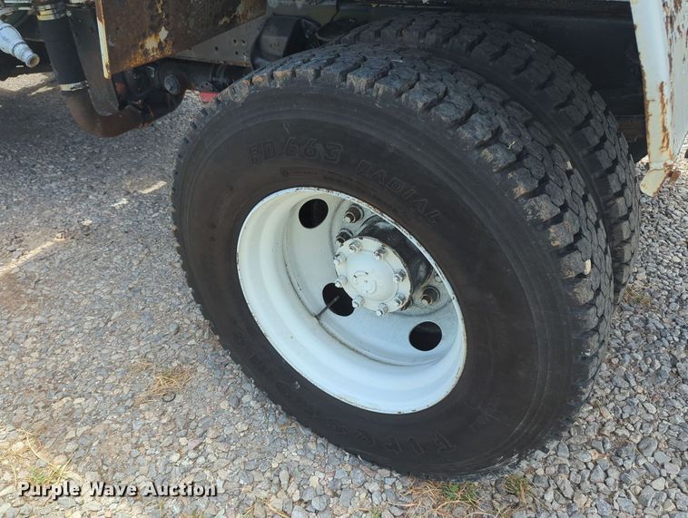 image for item MY9501 1998 Ford F800  water truck