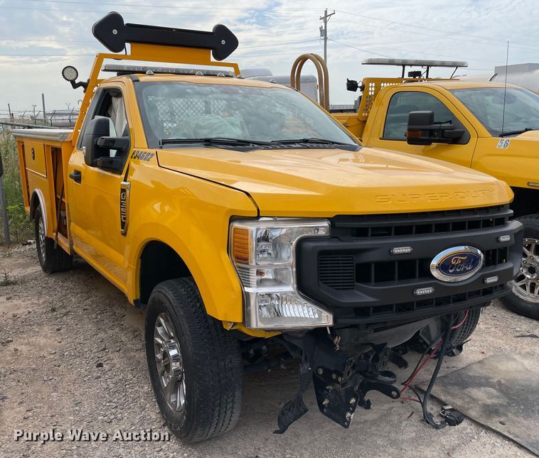 image for item MY9504 2020 Ford  F350 Super Duty  utility bed pickup truck
