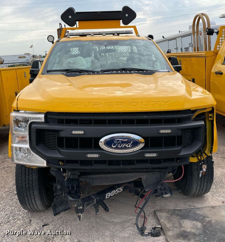 image for item MY9504 2020 Ford  F350 Super Duty  utility bed pickup truck