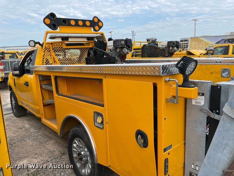 image for item MY9504 2020 Ford  F350 Super Duty  utility bed pickup truck
